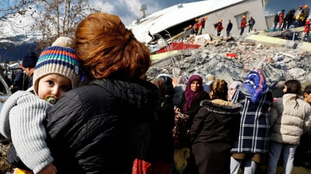 Число жертв землетрясения в Турции продолжает расти: погибших уже более 38 тысяч - 285x160