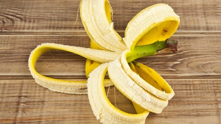 Не викидайте бананову шкірку — ось способи її застосувати - 285x160