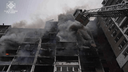 У ДСНС розповіли про стан будинку у Києві після ракетного удару - 285x160