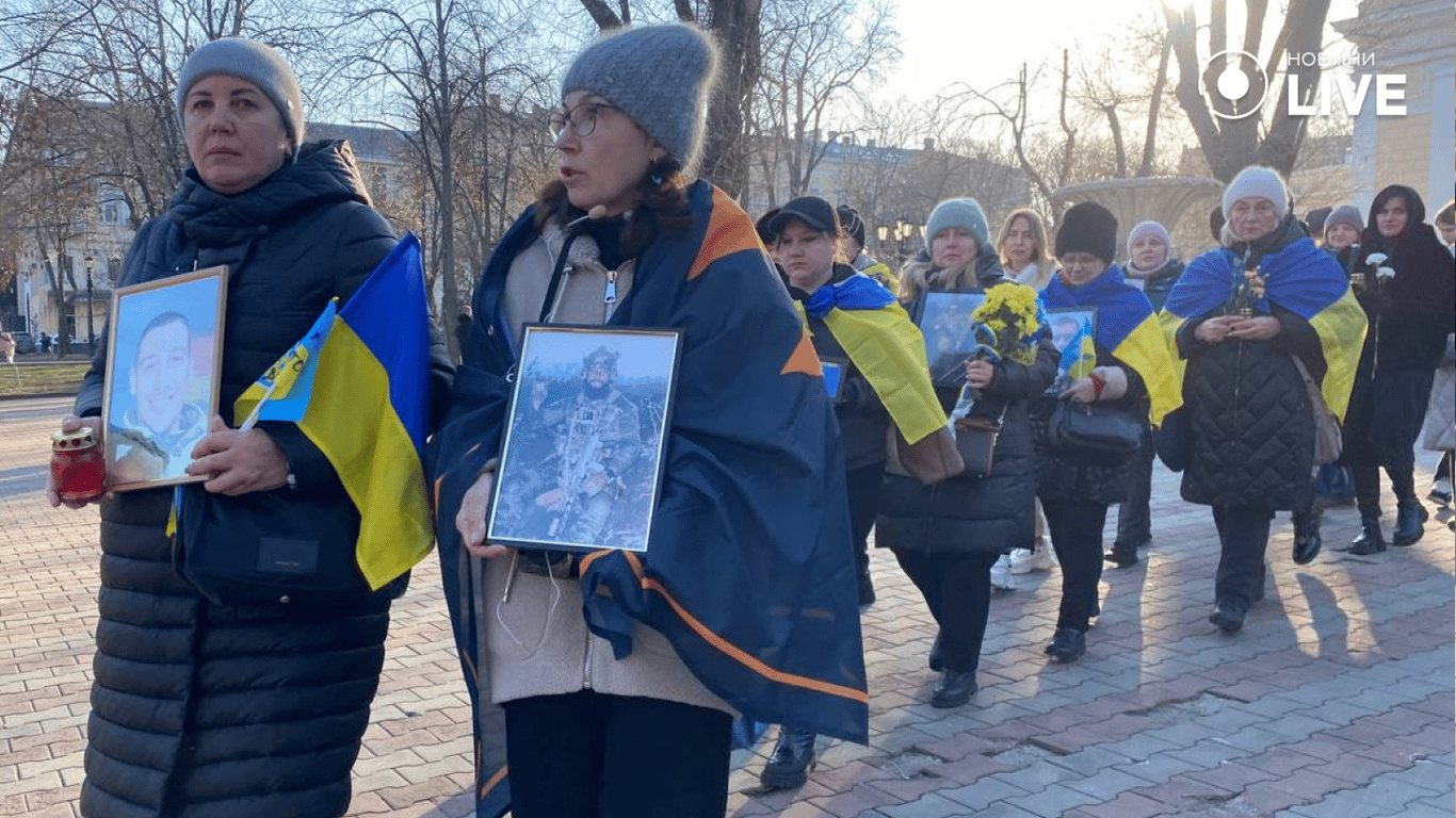 Патріотична хода в центрі Одеси — фоторепортаж - фото 5