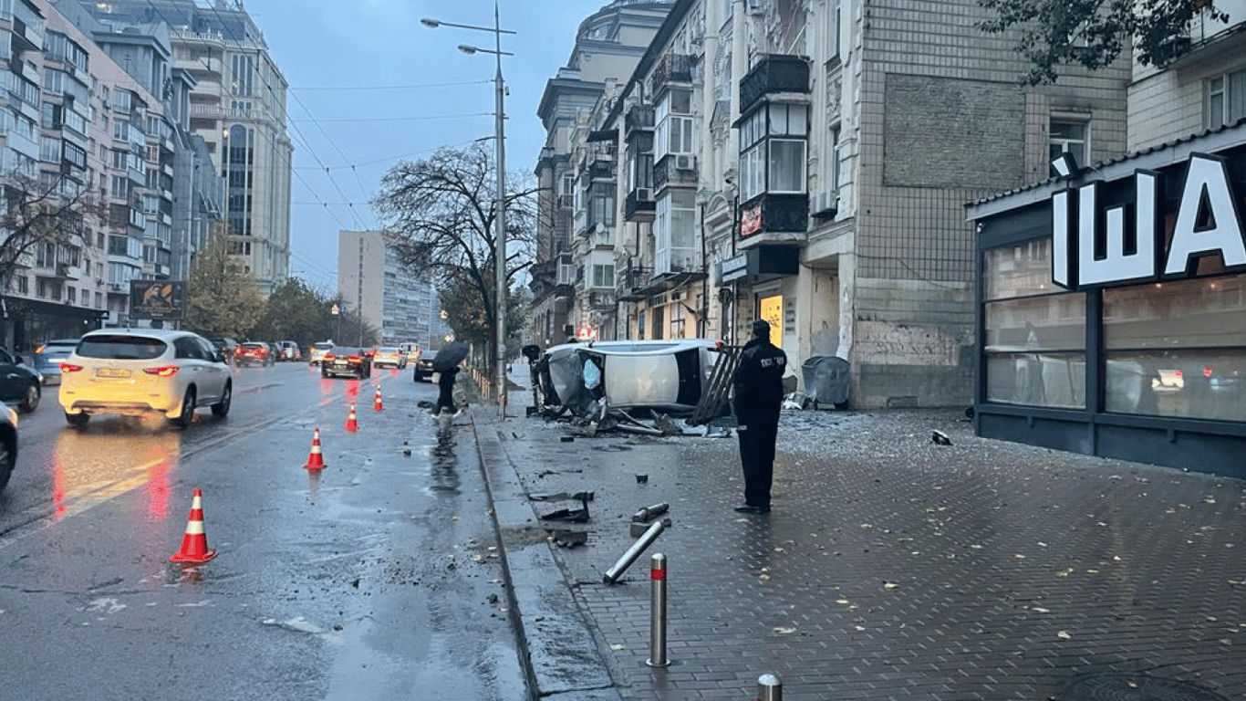 Водію, який збив людей на зупинці в Києві, повідомили про підозру