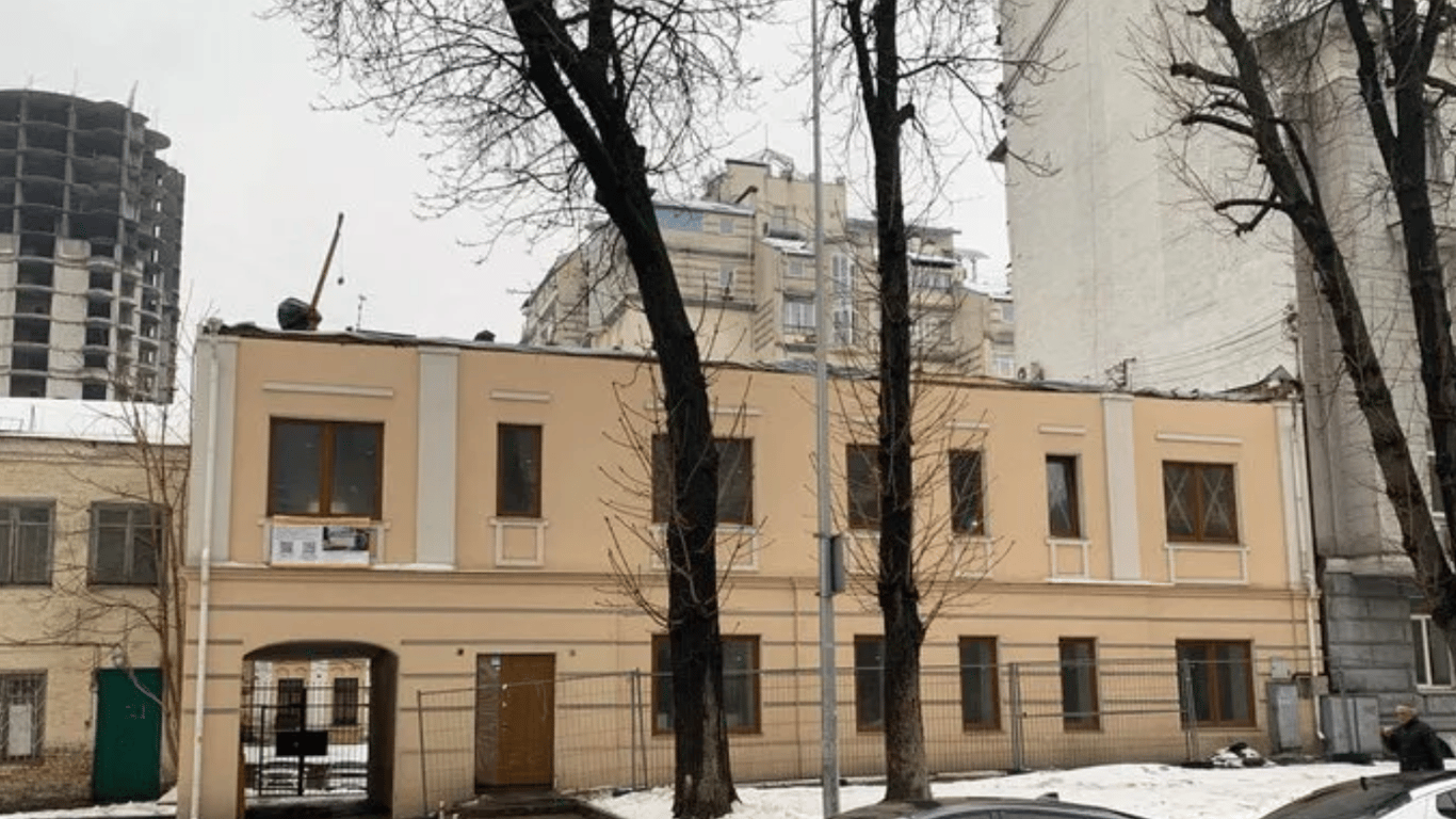 У Києві землю під будинком зі столітньою історією хочуть передати під забудову