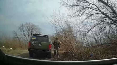 Видео, где мужчина в украинской форме стреляет по авто женщины с ребенком, является фейком рф, — ГУР - 285x160