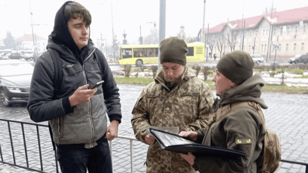 Військові квитки будуть тільки у "Резерв+" — є важливі нюанси - 290x160