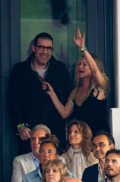 Супермодель Кейт Мосс оконфузилася на фестивалі музики - фото 2