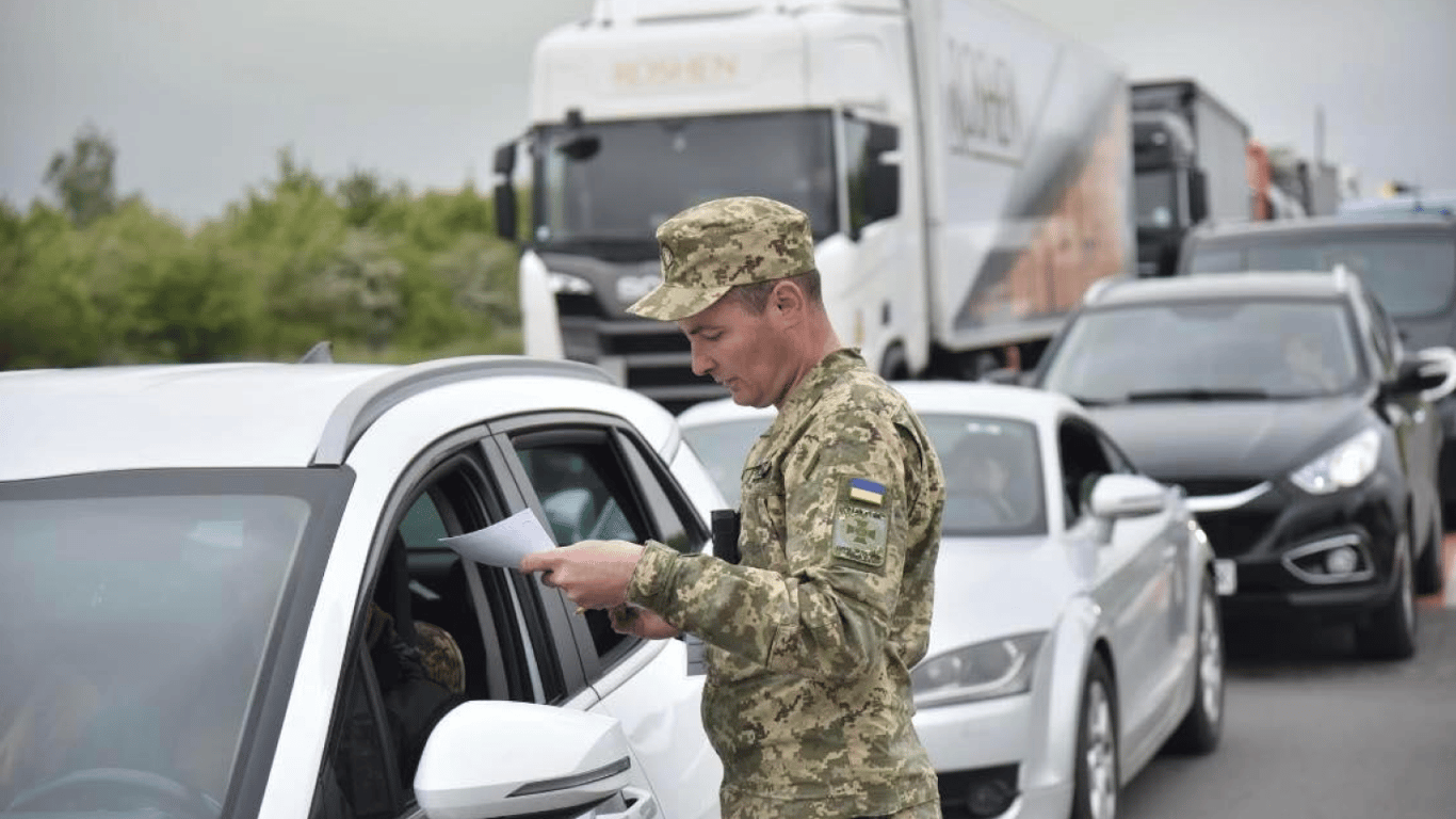 На кордоні з Польщею та Угорщиною є затори: які КПП оминути