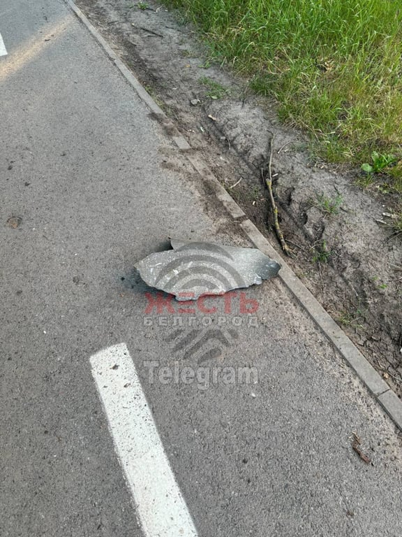 Атака на Бєлгород — росіяни в соцмережах змагаються розмірами уламків БпЛА - фото 3