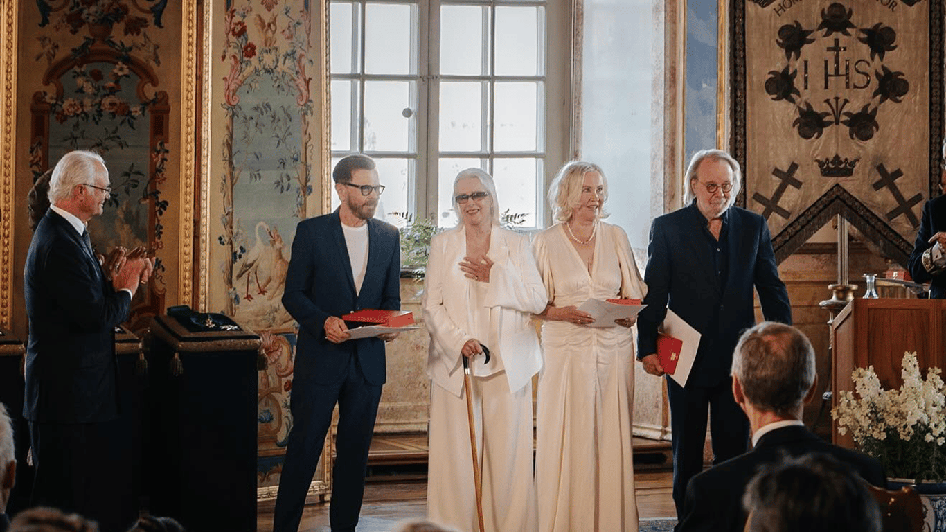Вручення нагород королем Швеції. Фото: instagram.com/abba/