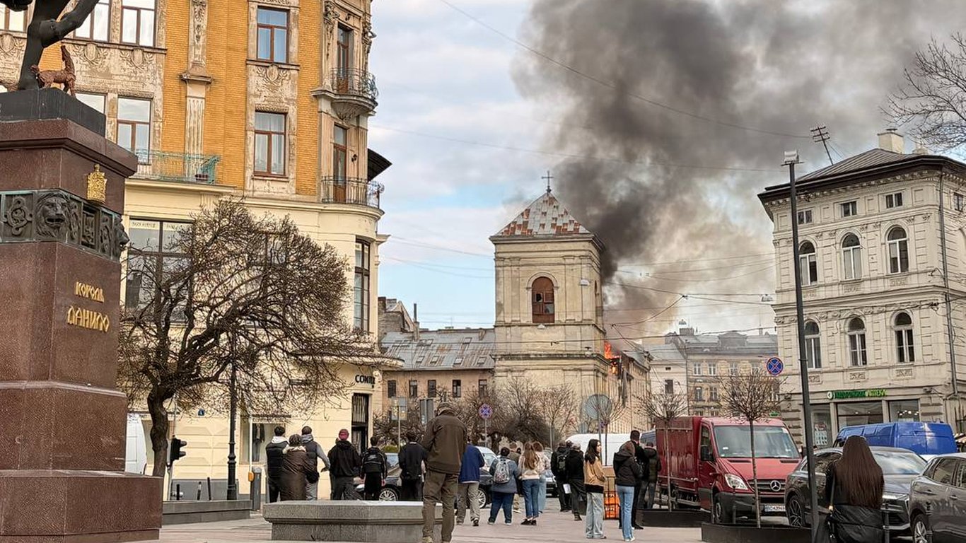 У Львові пролунали потужні вибухи