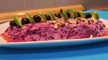 Салат без риби, без м’яса, але зʼїдається першим — простий рецепт - 285x160