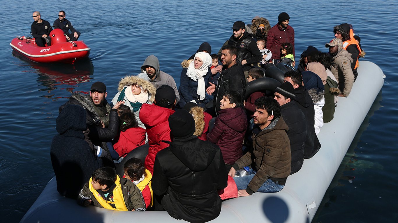 Мигранты заполнили Италию: в стране объявили чрезвычайное положение