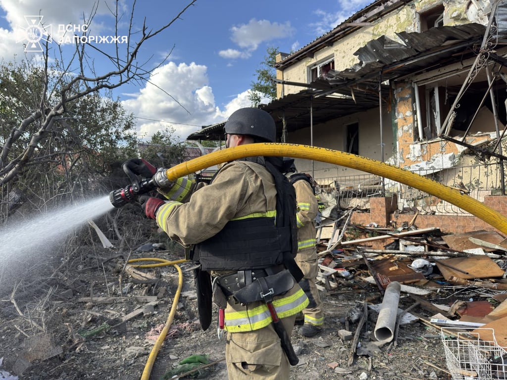 РФ атакувала Запоріжжя: загинув поліцейський, 14 поранених - фото 2