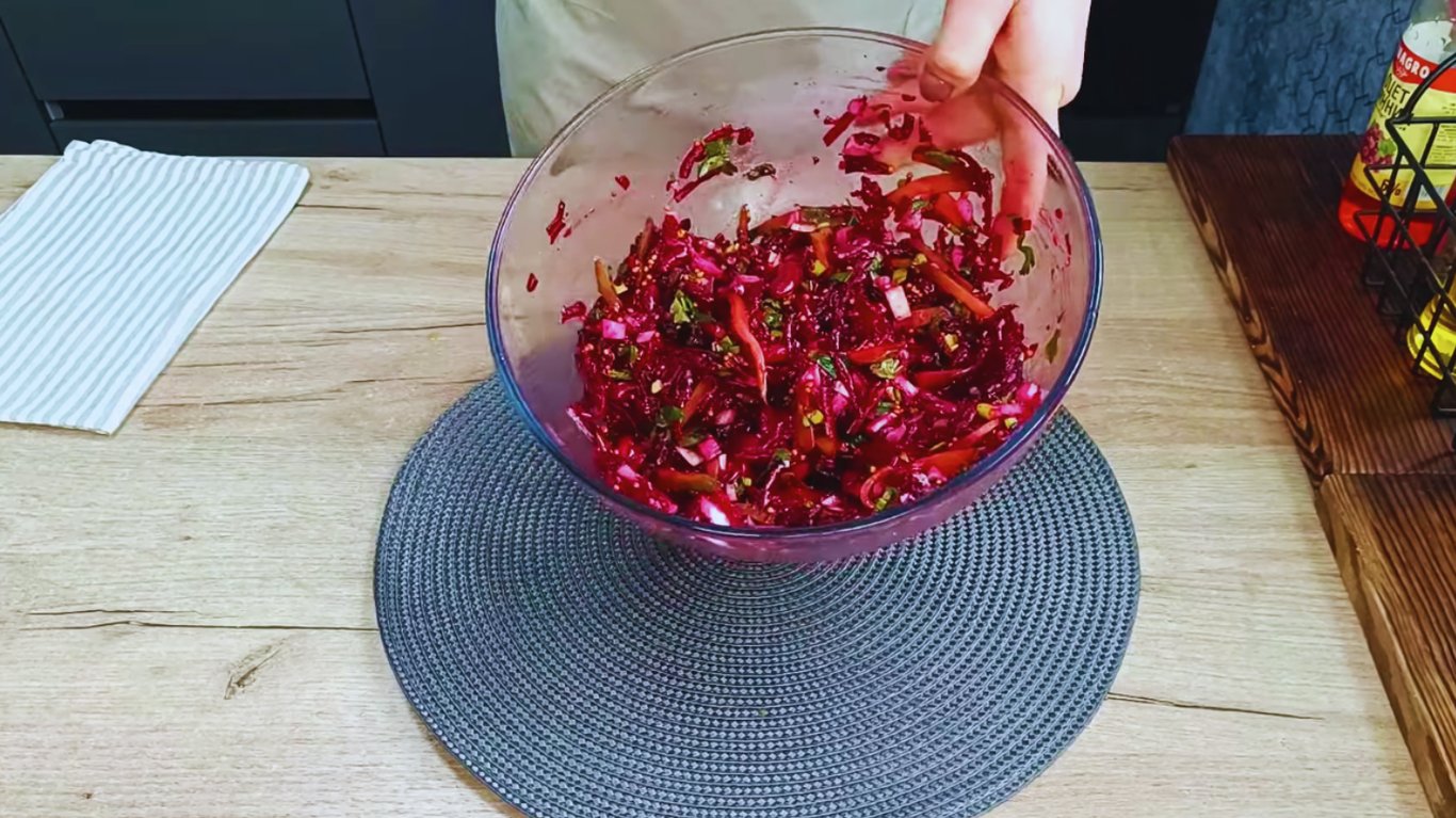 рецепт салату з буряком та огірками