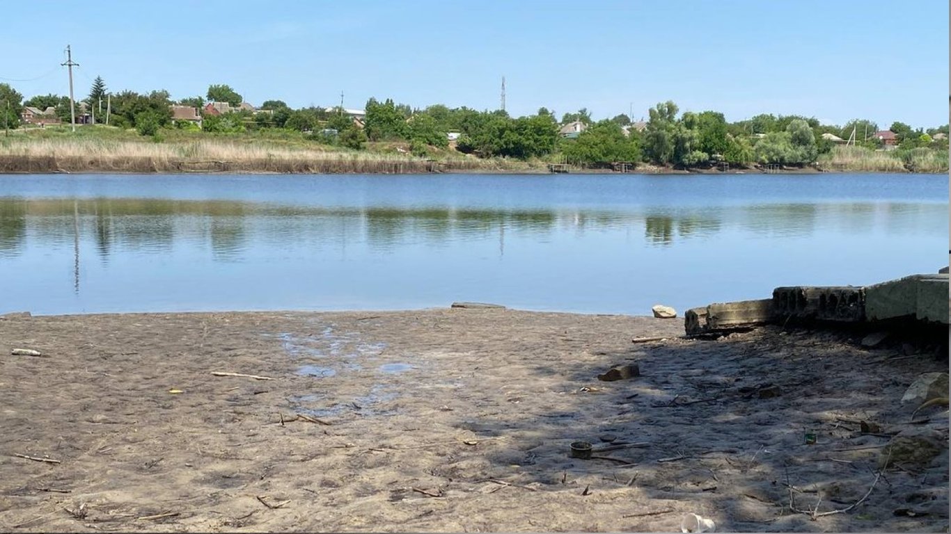 Уровень воды в Каховском водохранилище упал почти на 5 метров