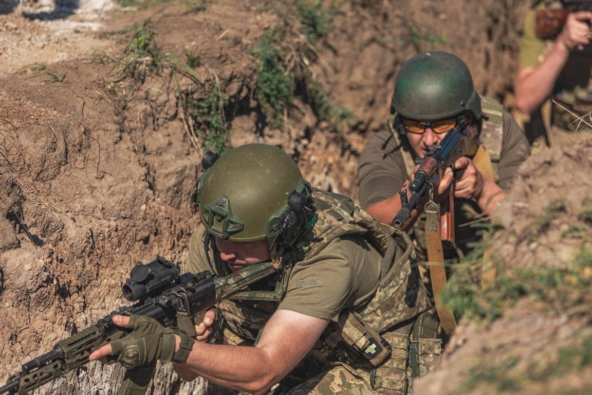 Украинские военные на боевом задании