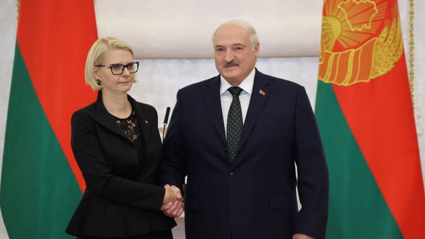 Дипломатка з Угорщини вручила вірчу грамоту Лукашенку: подробиці