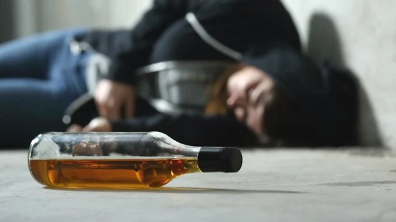 Смертельный алкоголь: в Одесской области от отравления умер мужчина, а женщина впала в кому