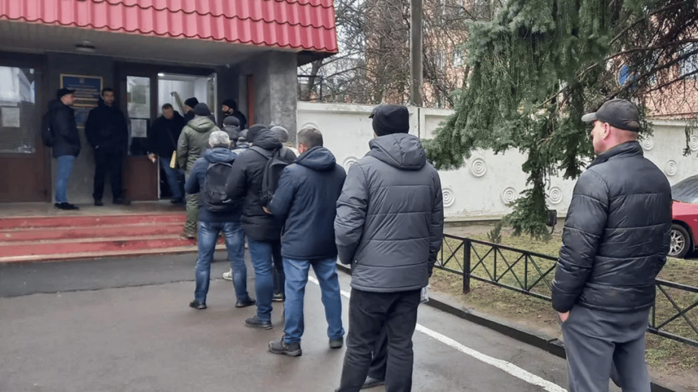 Вакансии в ВСУ — как отзываются на них украинцы