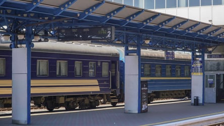 Обличчя війни: Укрзалізниця вирушила в тур мистецьким потягом - 290x166
