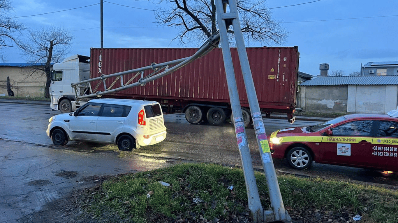 Большое ДТП на Ивановском мосту в Одессе.