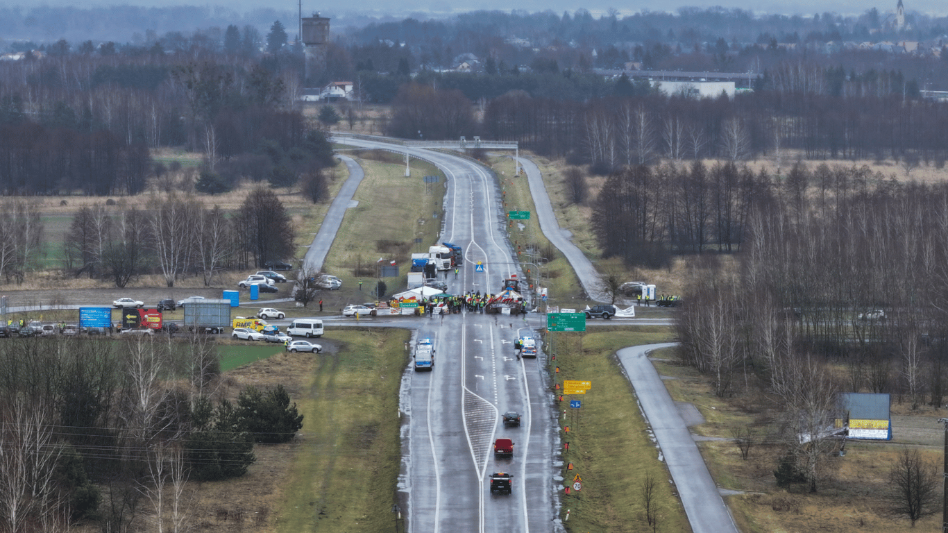 Граница на замке — прекратятся ли пассажирские перевозки в Польшу