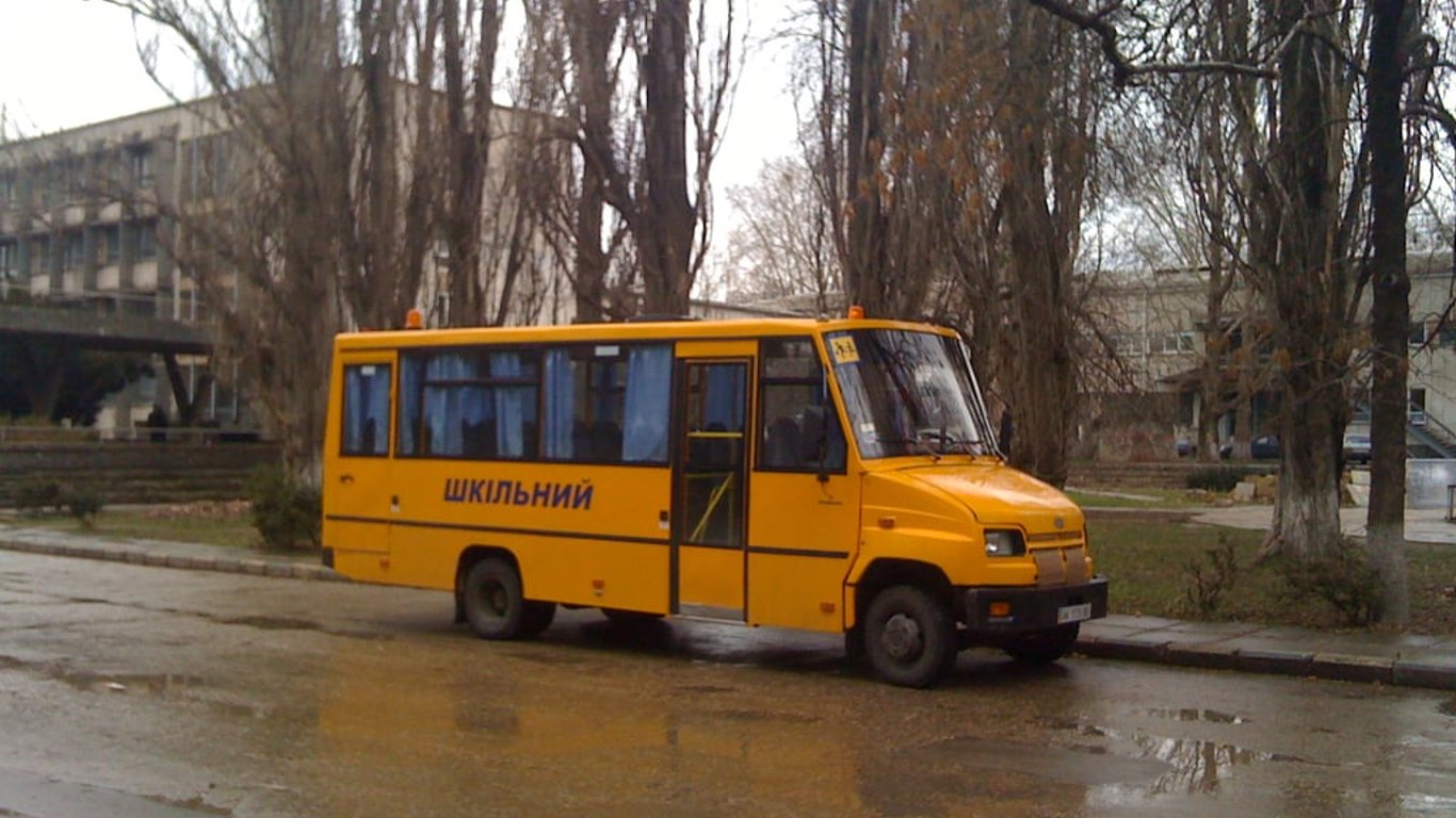 На Харківщині водій на шкільному автобусі возив окупантів на ротації до Бєлгорода