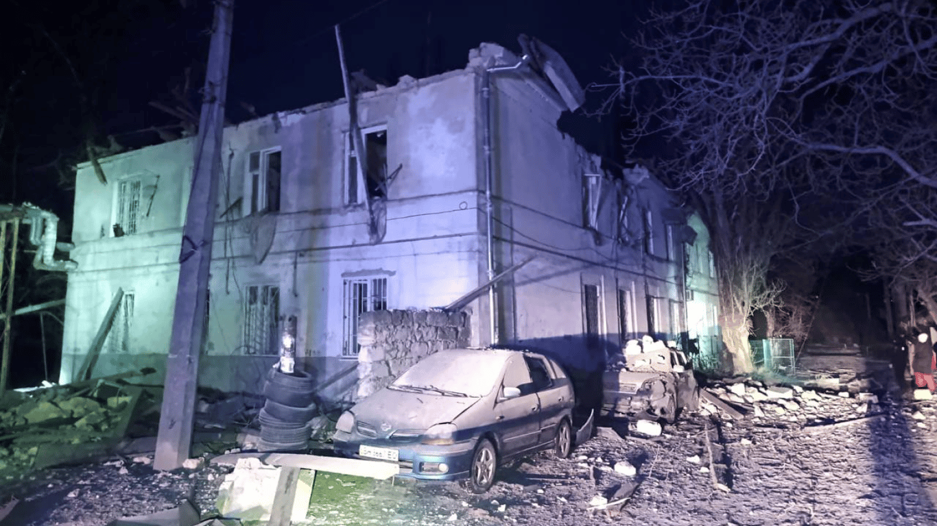 В Одесі пошкоджено будинки, школу та дитсадок — фото наслідків удару РФ