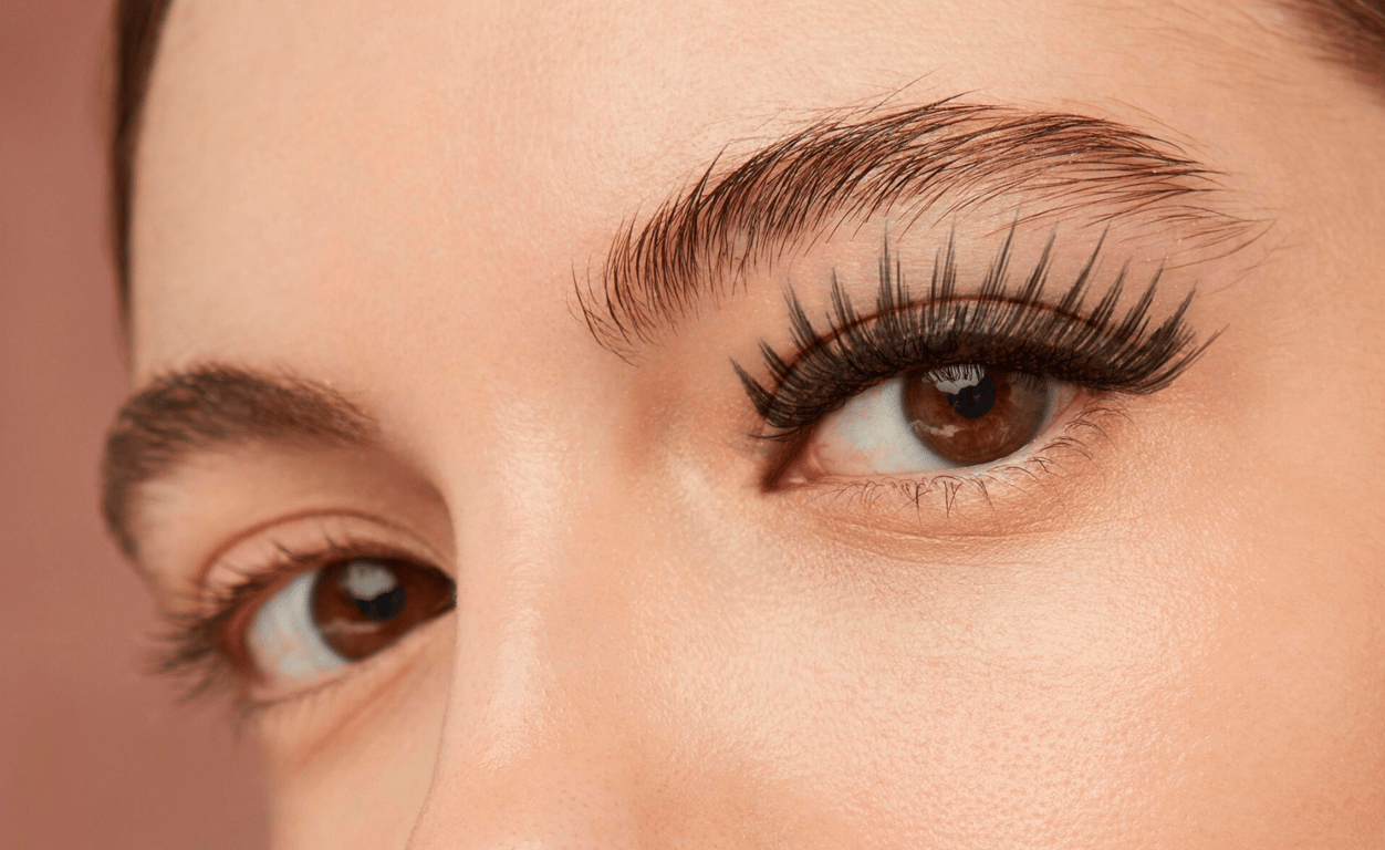 Туш поступово стає антитрендом у 2025