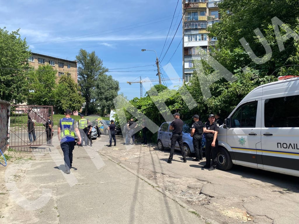 Блокпост біля артцентру Close в Києві