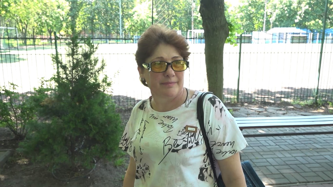 Жителька Одеси Олена каже, що поки не бачить реальних причин для серйозного занепокоєнн