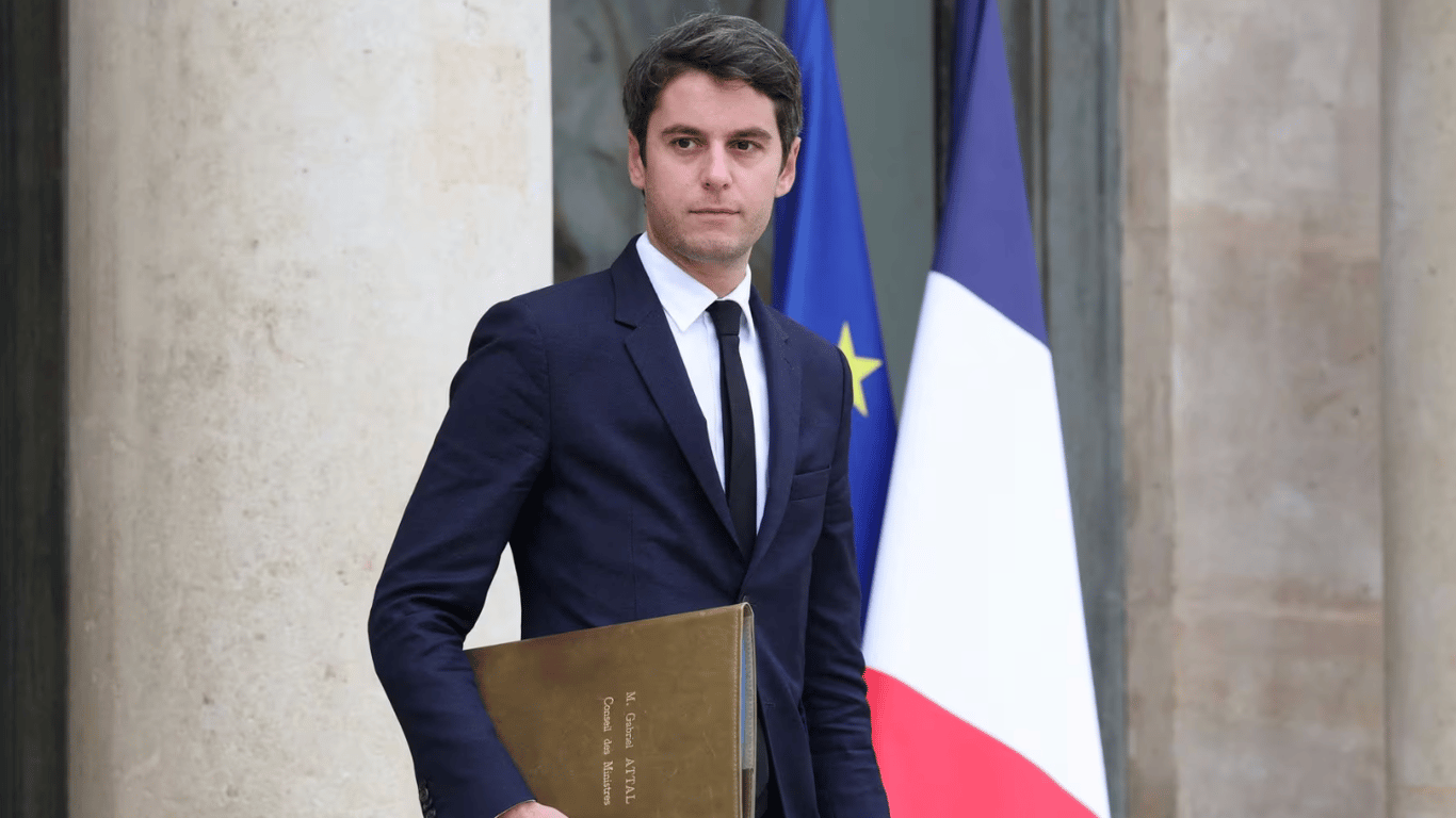 Макрон призначив нового прем’єра Франції — що відомо про Габріеля Атталя
