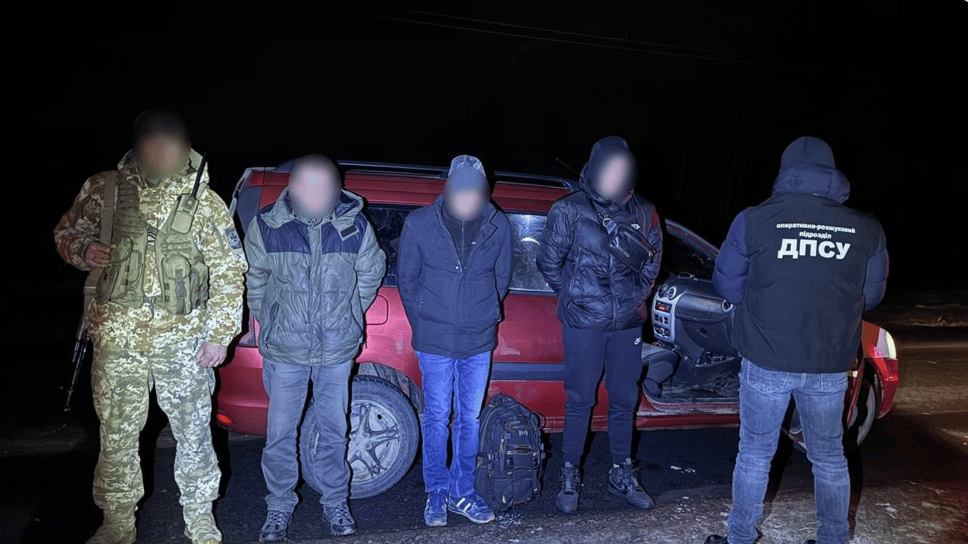 Пограничники задержали очередную группу уклонистов возле Румынии — детали