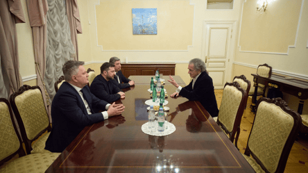 Зеленский встретился с философом Бернаром-Анри Леви - 285x160