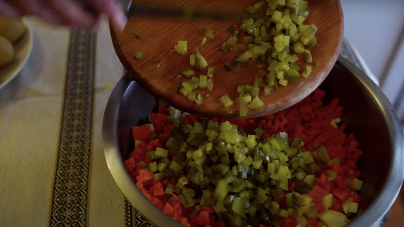 оливье с курицей и яблоками рецепт