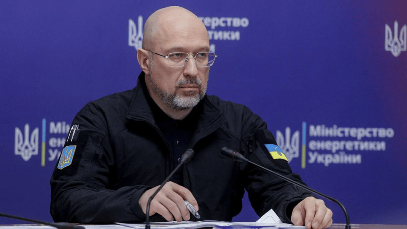 Шмигаль відповів, скільки бригад відновлюють світло у столиці