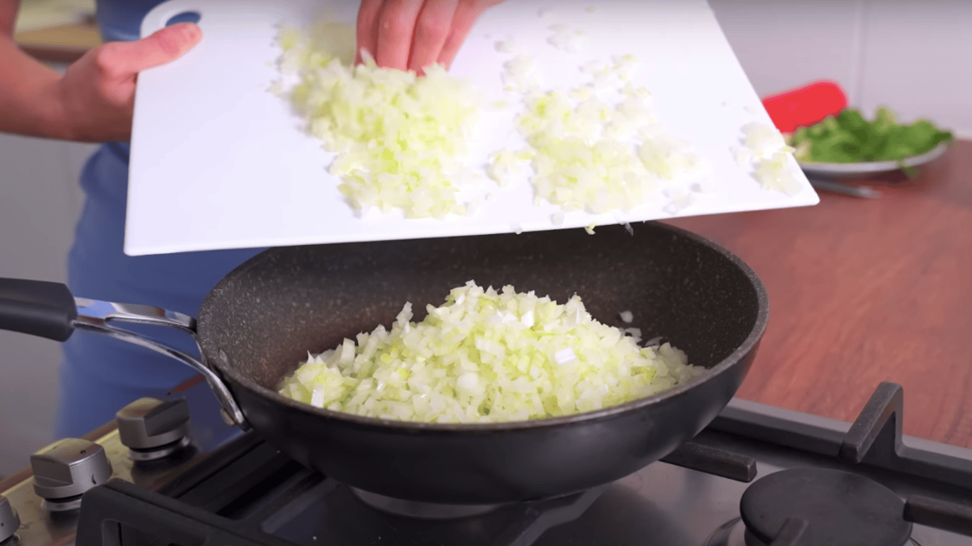 люля-кебаб по-домашньому, котлети з фаршу з овочами у духовці