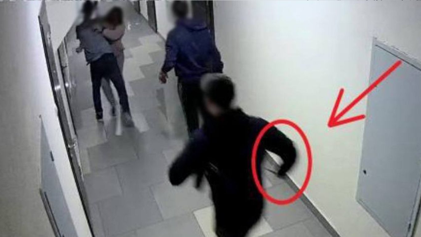 Наніс ножове поранення у під'їзді будинку — у Києві чоловіку загрожує покарання