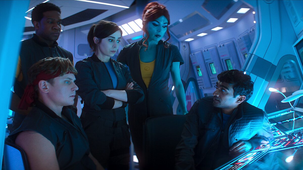 Netflix releases Black Mirror Season 7 Official Trailer - фото 1