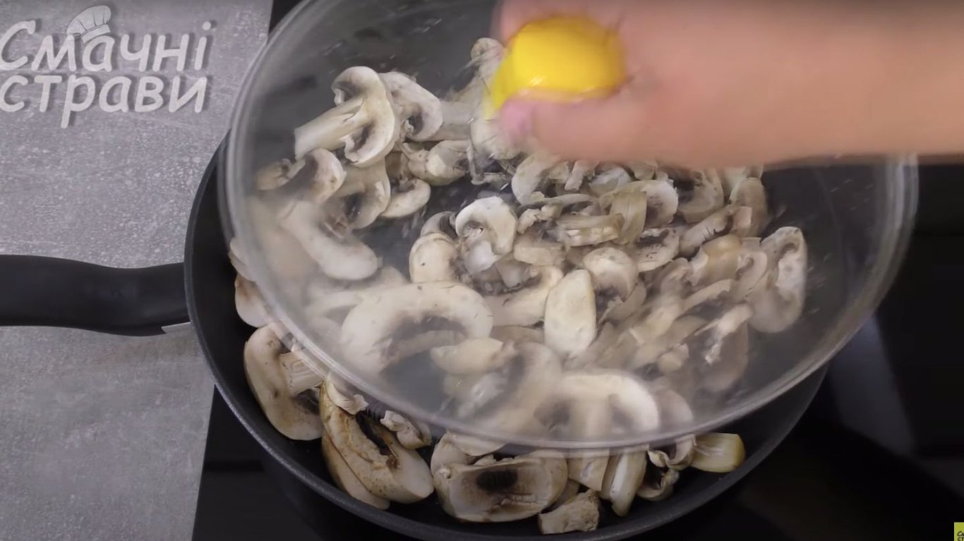 рецепт печериць у вершковому соусі