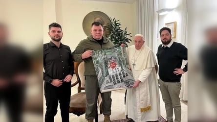 Папа Римский получил в подарок картину о преступлениях россиян в Мариуполе - 285x160