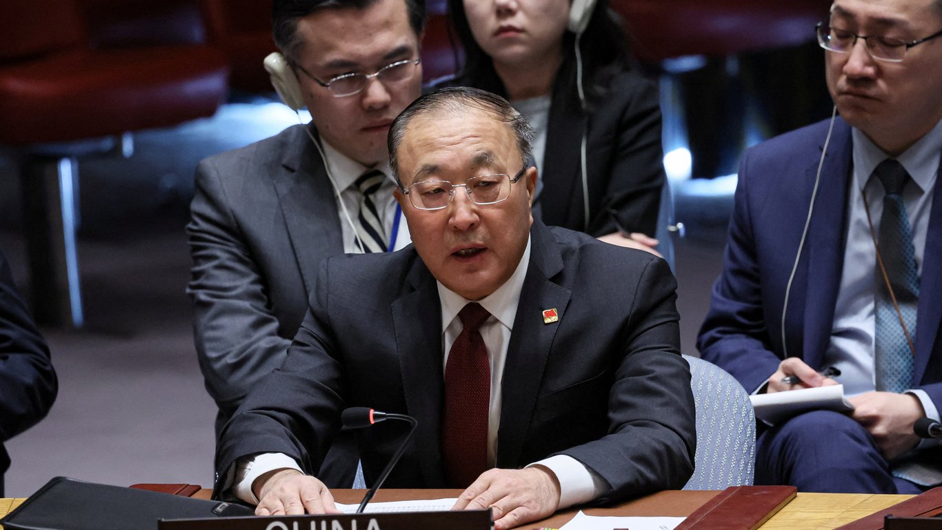 Постпред Китая в ООН призвал прекратить военную помощь Украине, — СМИ