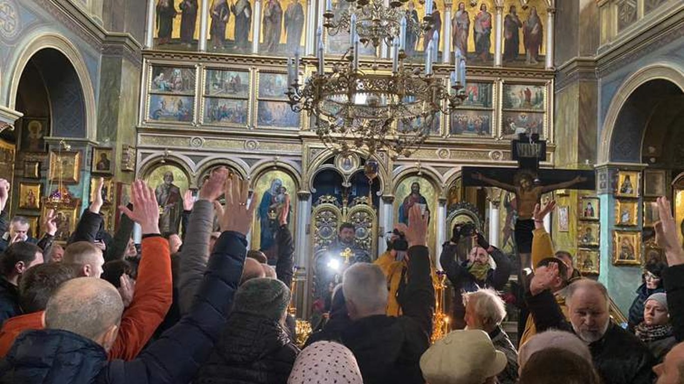 Во Львове прихожане собора УПЦ МП проголосовали за переход в ПЦУ