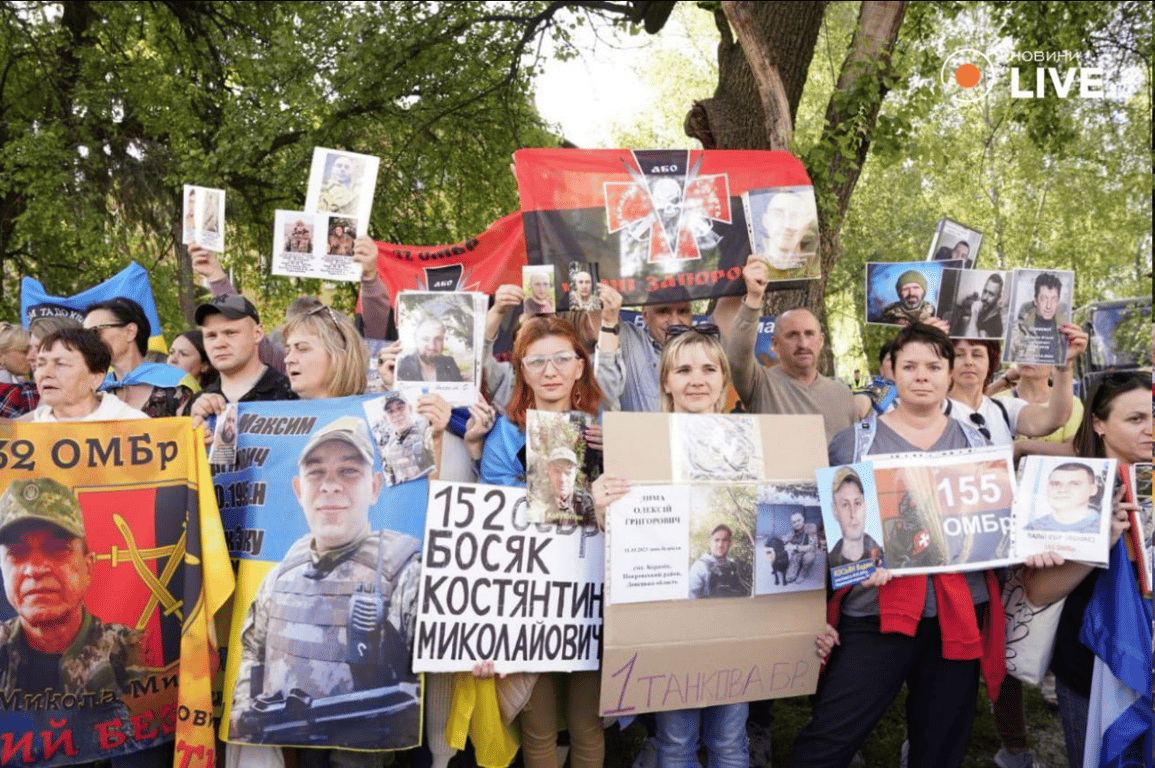 How Ukrainians met heroes from Russian captivity - photos - photo 2