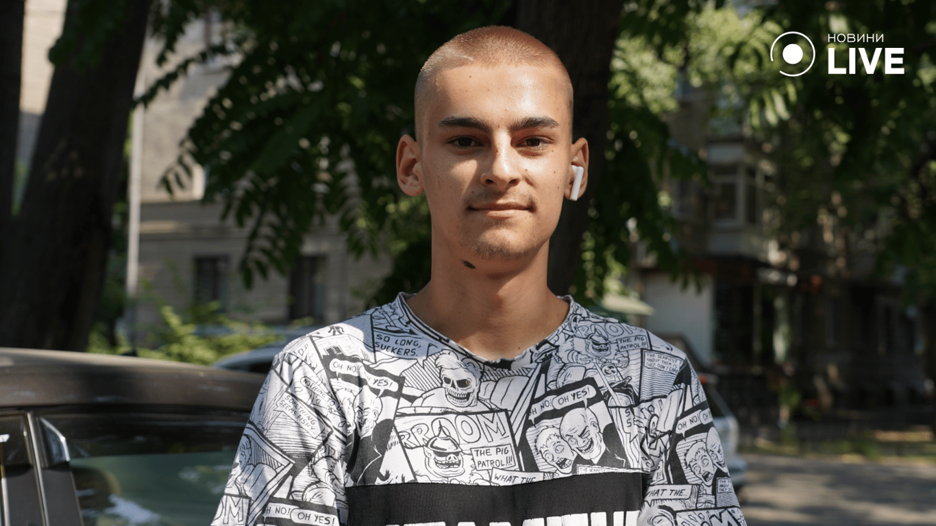 Эдуард обновил данные, но не считает это обязательным для всех. Фото: Новости.