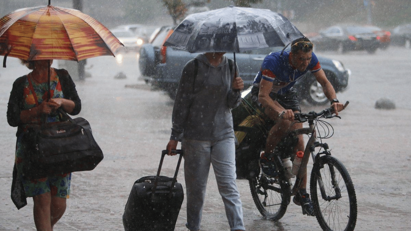Погода в Україні у п'ятницю, 14 червня — які області сколихнуть зливи з грозами