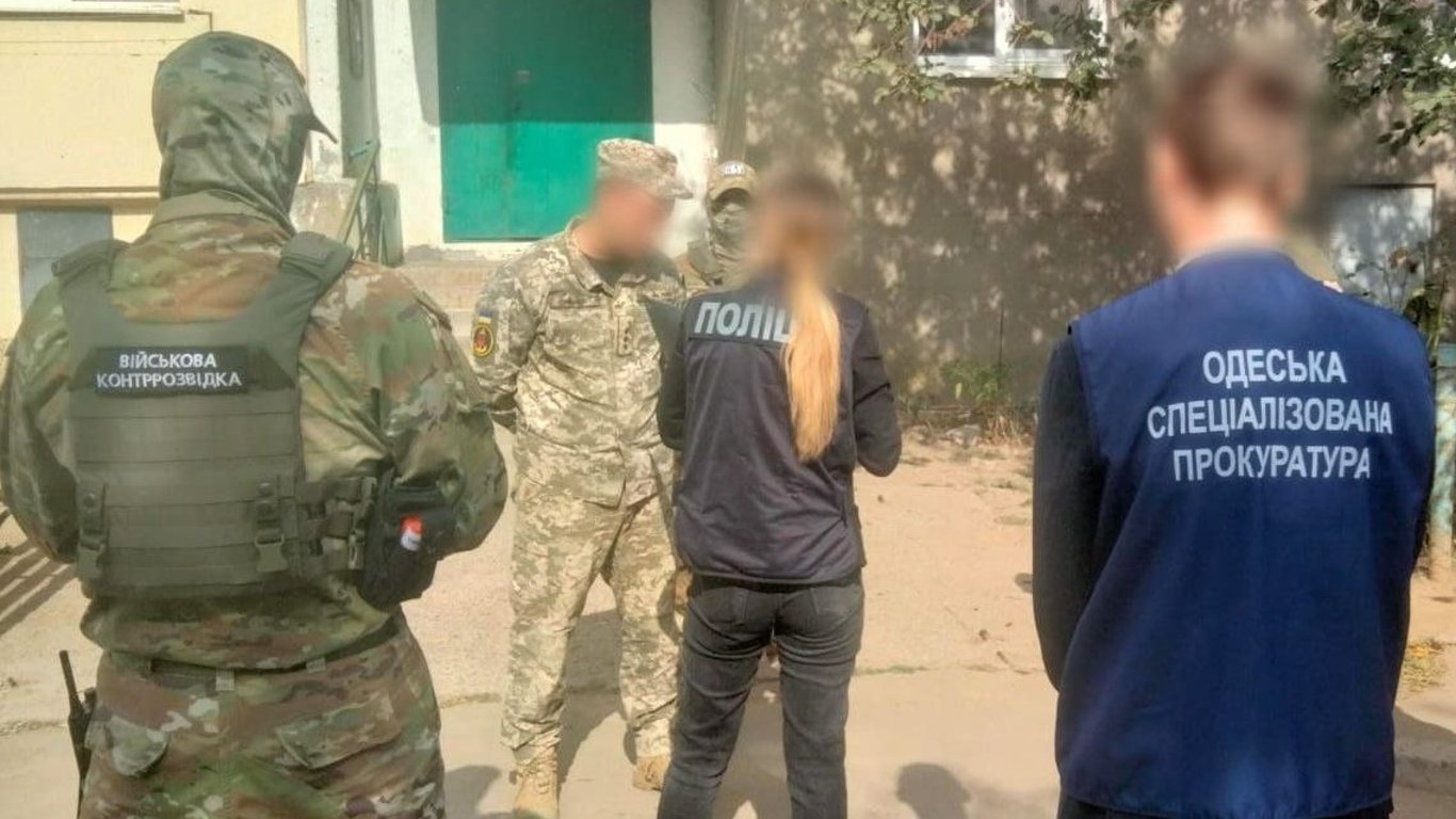 В Одессе задержали военного-взяточника