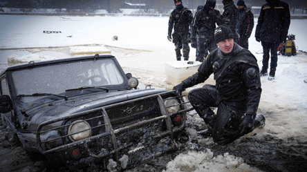 На Київщині авто з людьми провалилося під кригу — загинув чоловік - 285x160