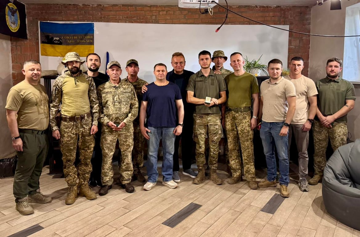 Андрій Садовий передав допомогу захисникам