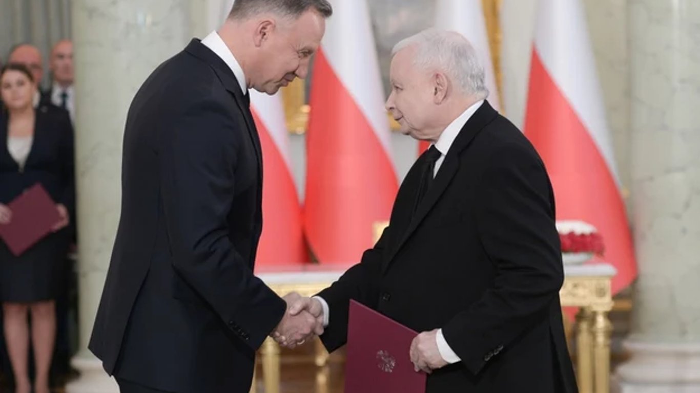 Анджей Дуда официально вернул Качиньского в правительство