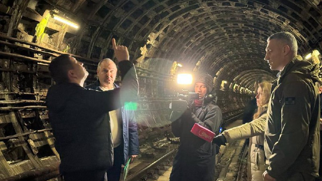 Кличко вышел в прямой эфир из тоннеля станции метро "Демеевская"